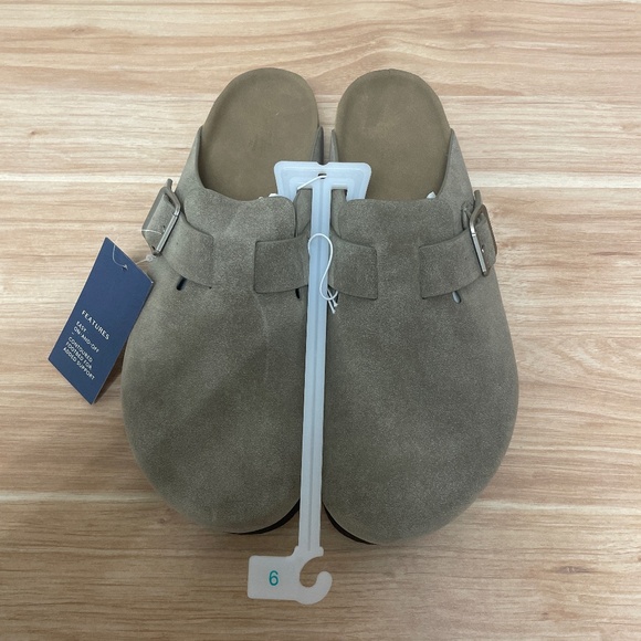 Universal Thread Clogs - Picture 1 of 2